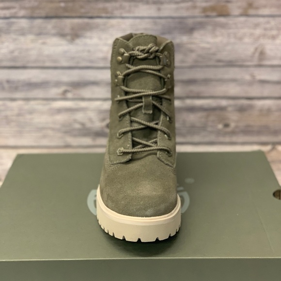 Timberland Women's 6 Inch Boots - Picture 6 of 7